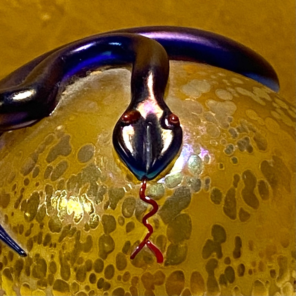 STEVEN CORREIA Iridescent Dark Blue/Purple Snake Draped Over Iridescent Gold Orb - Picture 4 of 9
